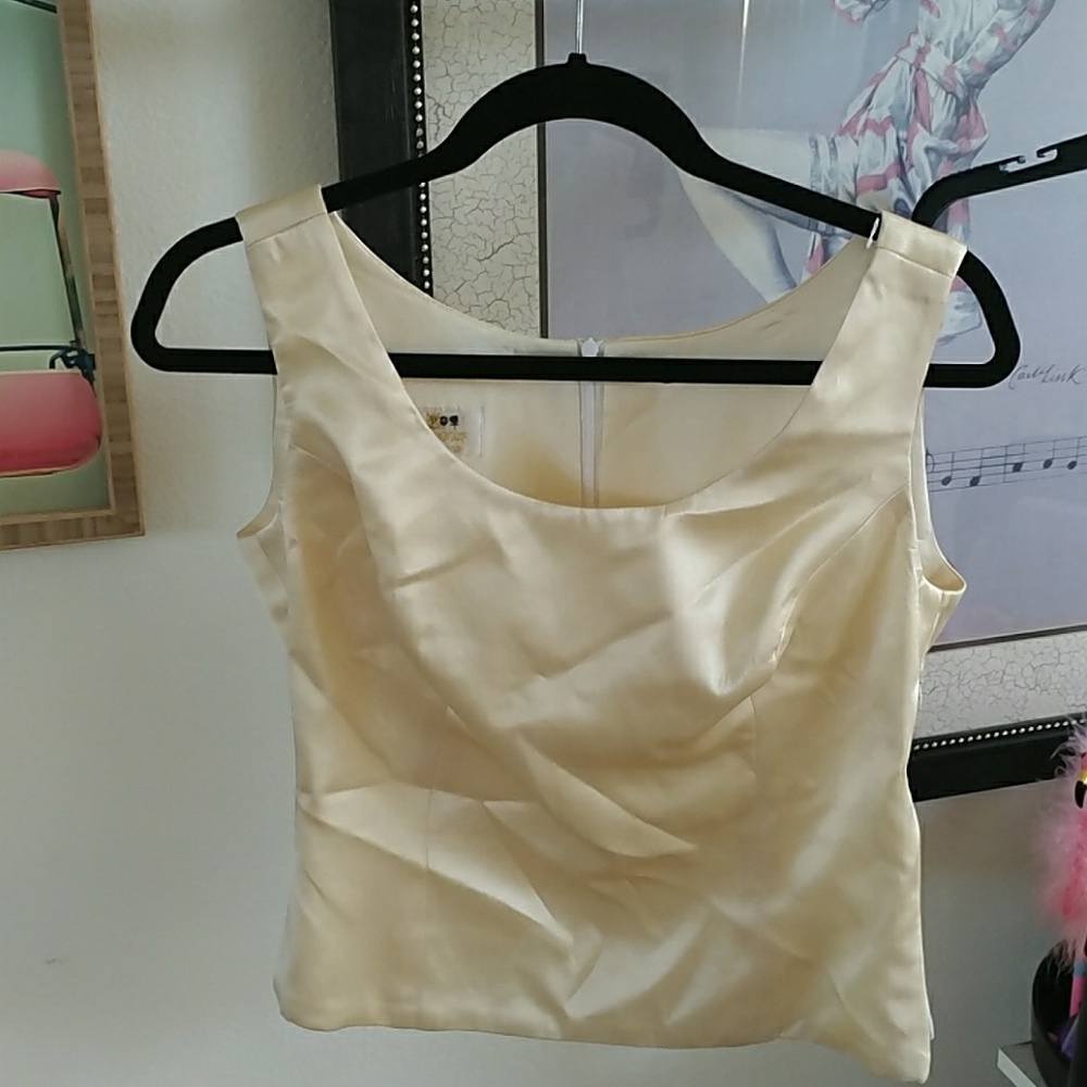 Max nugus couture top